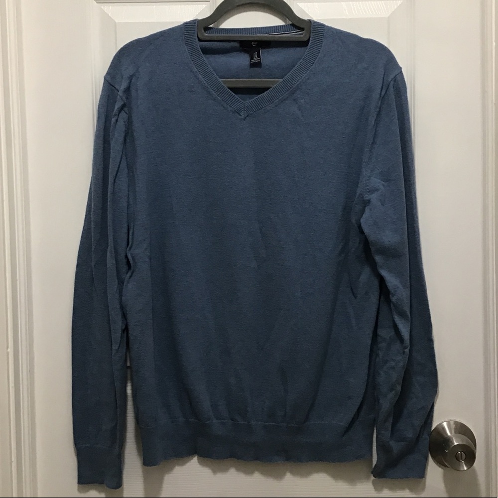 Men’s light blue crew neck